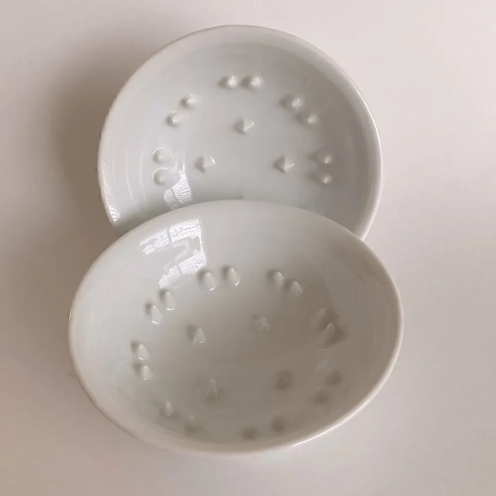 William Sonoma Set of 2 Ceramic Non Slip Grapefruit Teeth Bowls